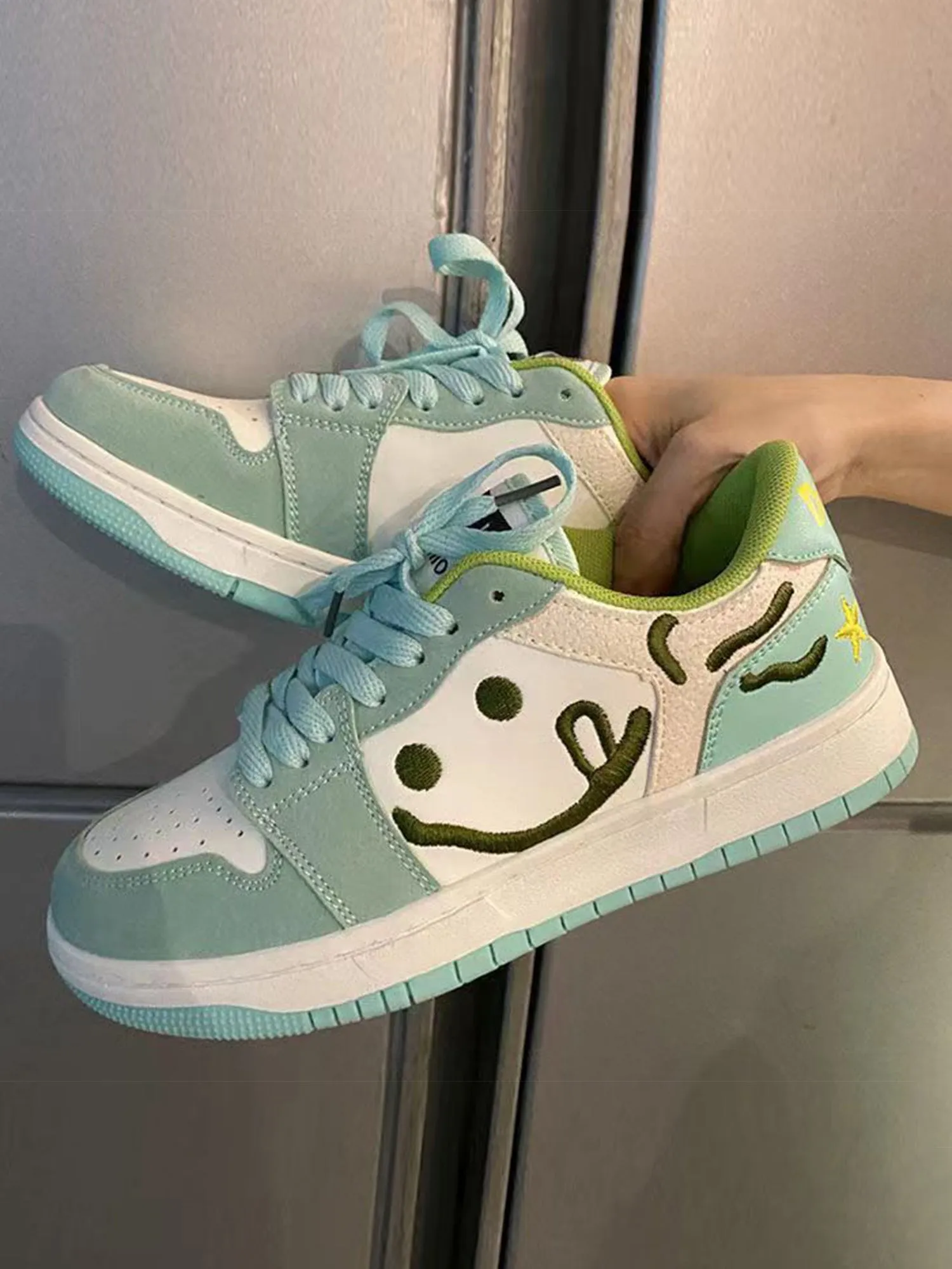 Kicksteria - Smiley Skateboarding Shoes
