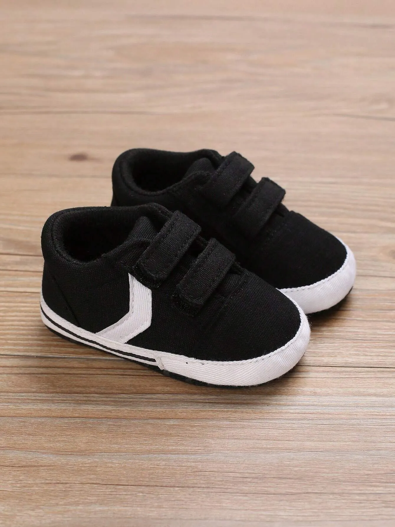 SHEIN Baby Boys Two Tone Hook-and-loop Fastener Canvas Sporty Skate Shoes For Spring And Autumn
