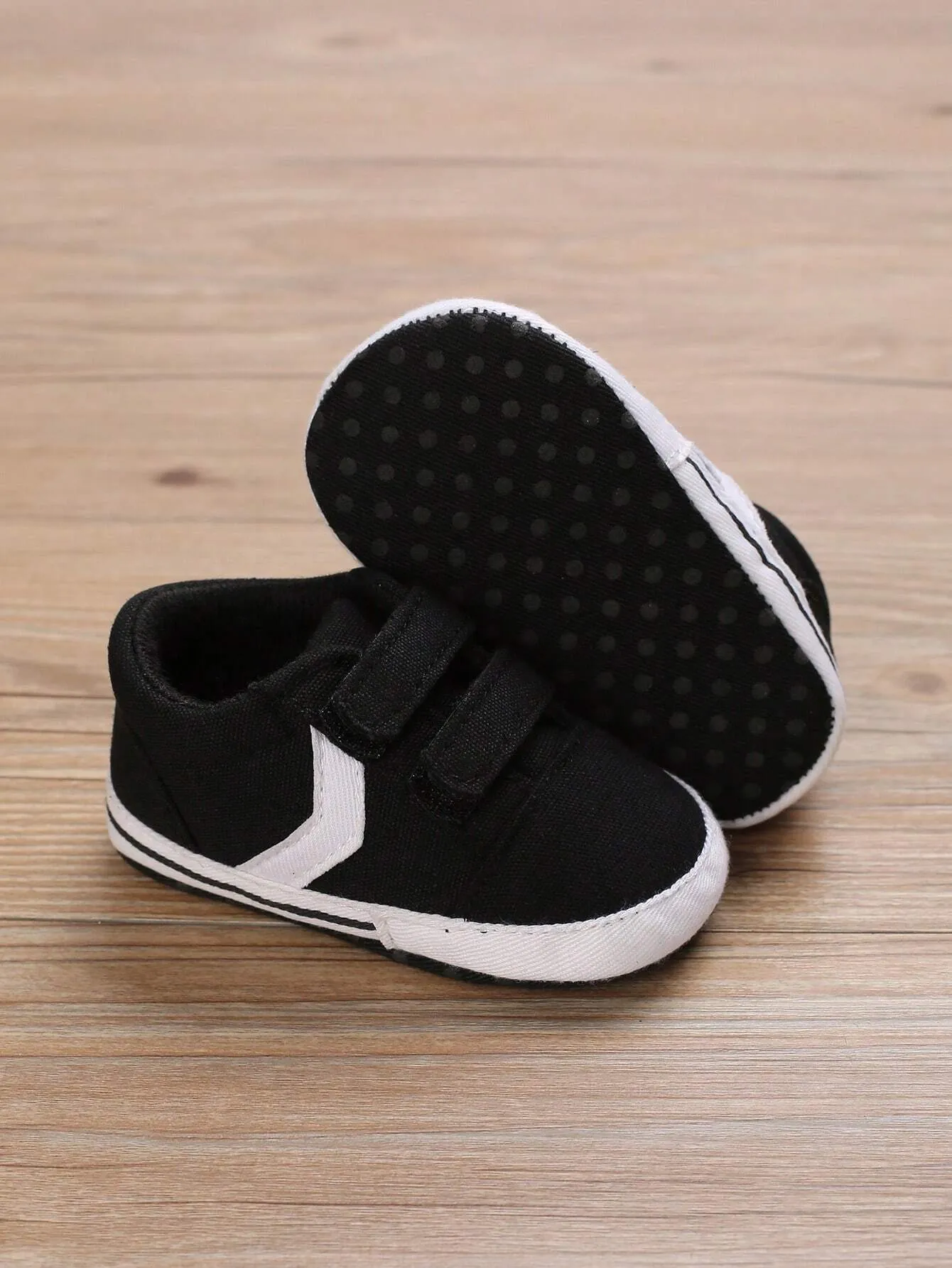 SHEIN Baby Boys Two Tone Hook-and-loop Fastener Canvas Sporty Skate Shoes For Spring And Autumn