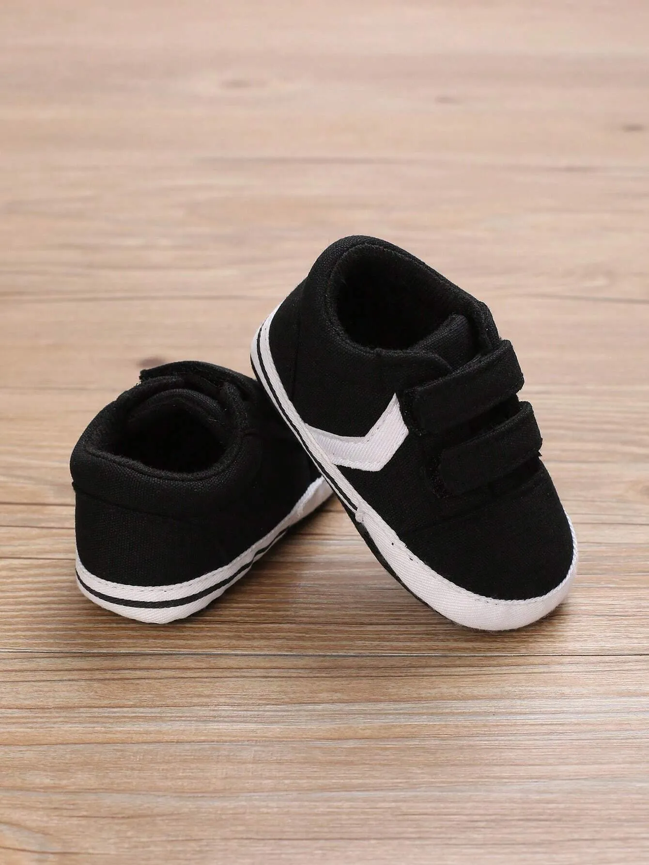 SHEIN Baby Boys Two Tone Hook-and-loop Fastener Canvas Sporty Skate Shoes For Spring And Autumn